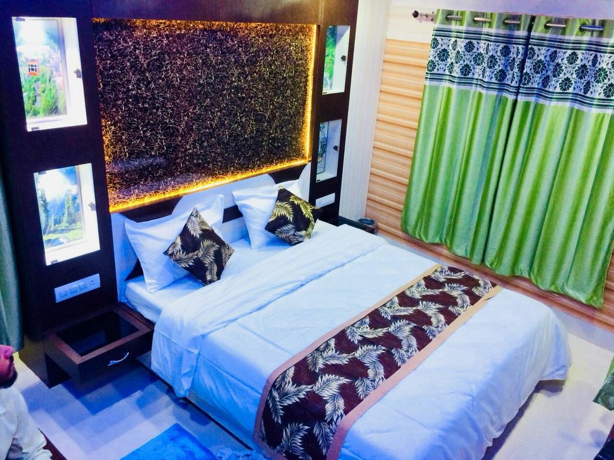 Oyo 16064 Tirupati Lodge Siliguri Ngoại thất bức ảnh