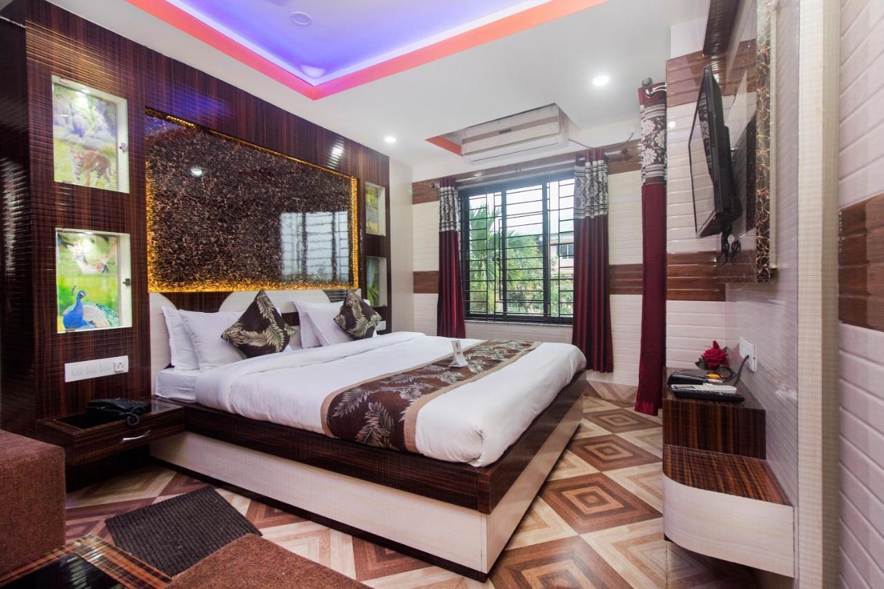 Oyo 16064 Tirupati Lodge Siliguri Ngoại thất bức ảnh